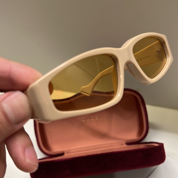 Gucci - Rectangular Acetate Sunglasses - Beige - Gucci Eyewear - Picture 5 of 7